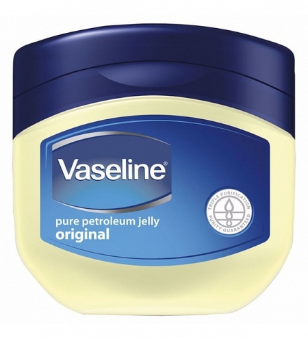 Vaseline bôi môi dạng hũ giúp ngăn chặn nẻ môi vào mùa hanh